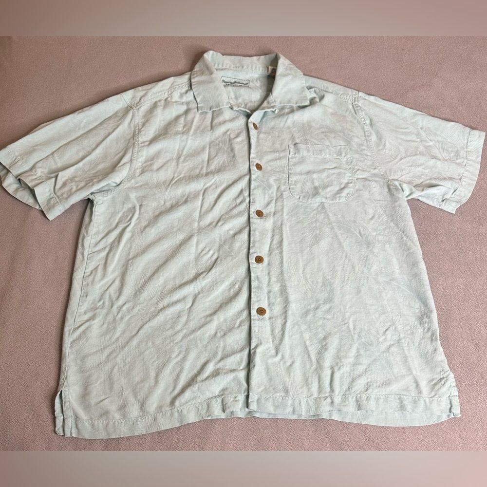 Tommy Bahama 100% silk  Shirt Size Medium For men’s